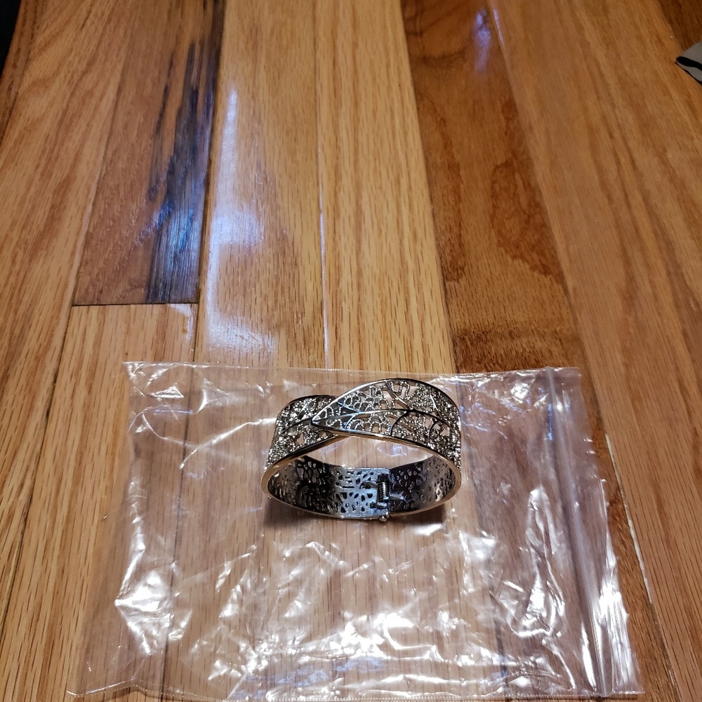 Clasp silver bracket